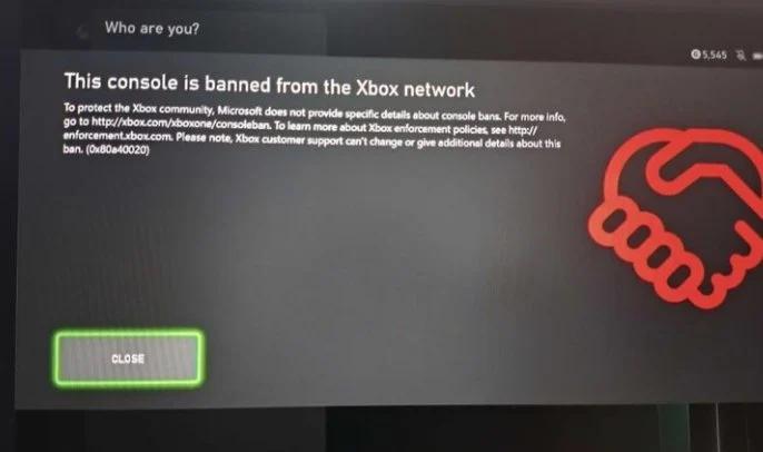 <strong></noscript>Una pantalla que ningún jugador de Xbox quiere ver</strong>“><strong>Ini adalah paparan yang tidak ingin dilihat oleh mana-mana pemain Xbox</strong></p>
<p>Di pelbagai forum dan laman sosial, ramai pemain melaporkan penggantungan kerana didakwa menggunakan VPN. Mereka sering menggunakan perkhidmatan ini untuk mendapatkan koneksi peribadi dan membeli kandungan dari kawasan lain yang harganya lebih berpatutan. Namun, kenyataannya berbalik apabila mereka dihadapkan dengan penggantungan yang tidak diduga. Adakah tindakan ini menandakan bahawa Microsoft akan lebih ketat dalam pengawasan terhadap penggunaan VPN?</p>
<h2>Pembelian dari Pasar Luar</h2>
<p>Beberapa pemain mengaku menggunakan VPN untuk<strong> membeli permainan di kedai Xbox Argentina</strong>, di mana harga beberapa tajuk menarik perhatian. Malangnya, mereka dikejutkan dengan penggantungan yang merugikan. Komuniti percaya bahawa Microsoft tidak melarang penggunaan VPN secara khusus, tetapi sepertinya mereka tidak menyukai penyalahgunaannya.</p>
<div style=